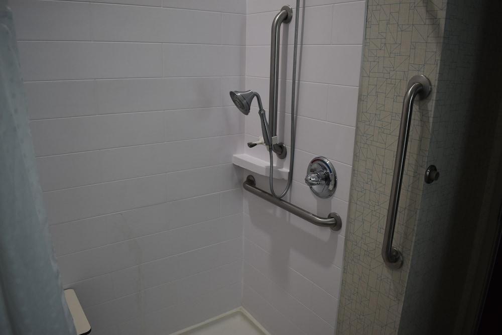 Holiday Inn Express Hotel & Suites Mcpherson By Ihg Eksteriør billede