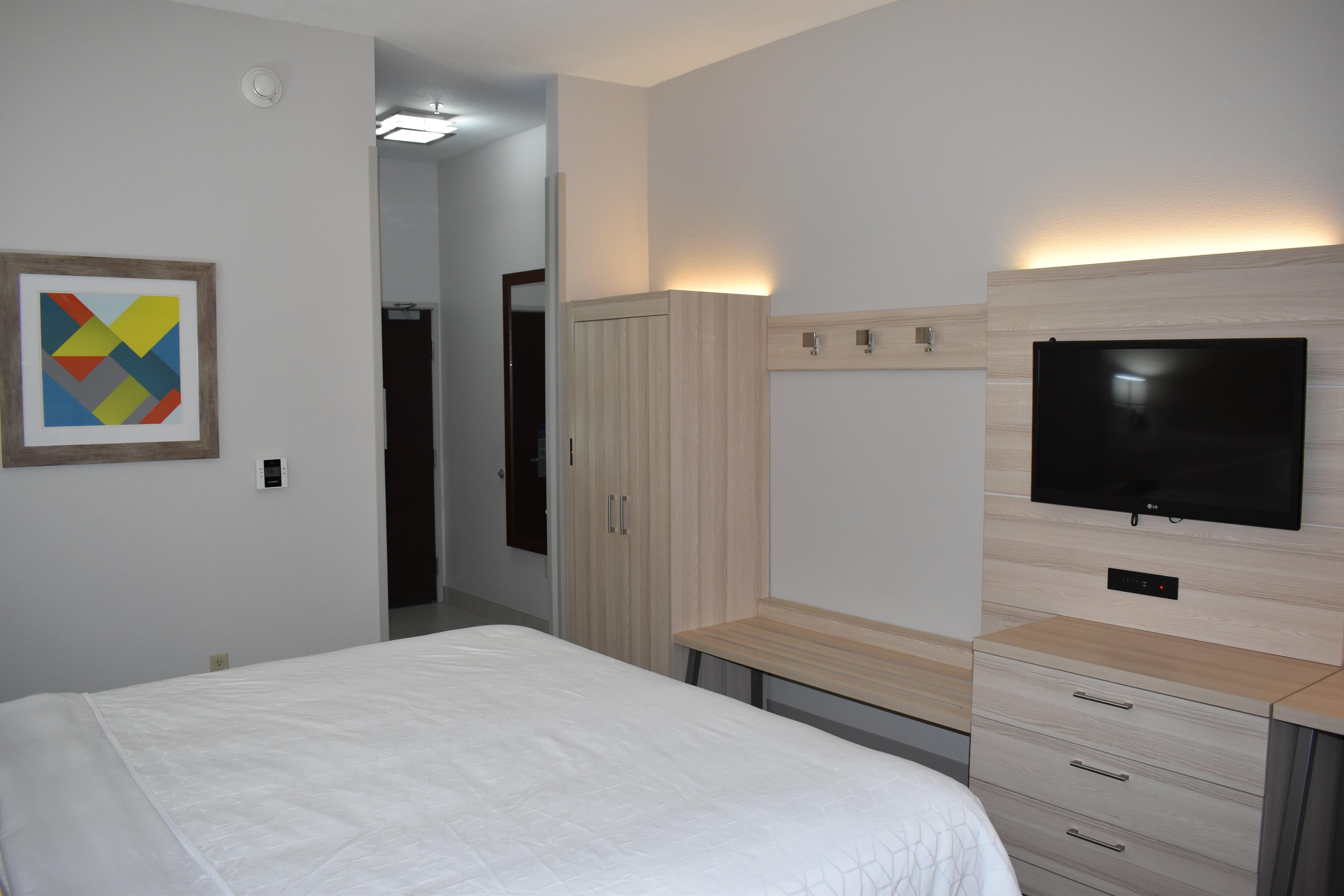 Holiday Inn Express Hotel & Suites Mcpherson By Ihg Eksteriør billede