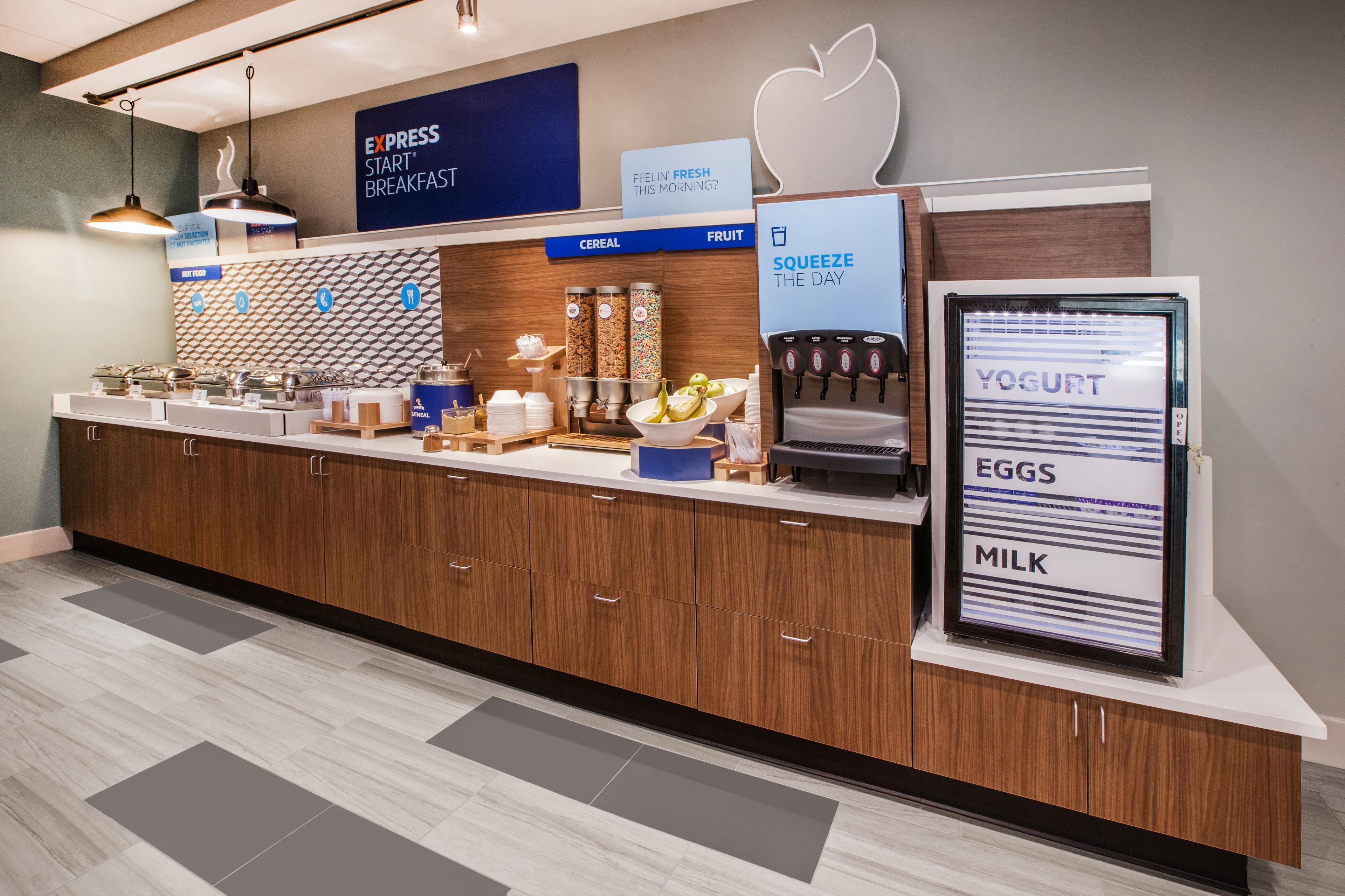 Holiday Inn Express Hotel & Suites Mcpherson By Ihg Eksteriør billede