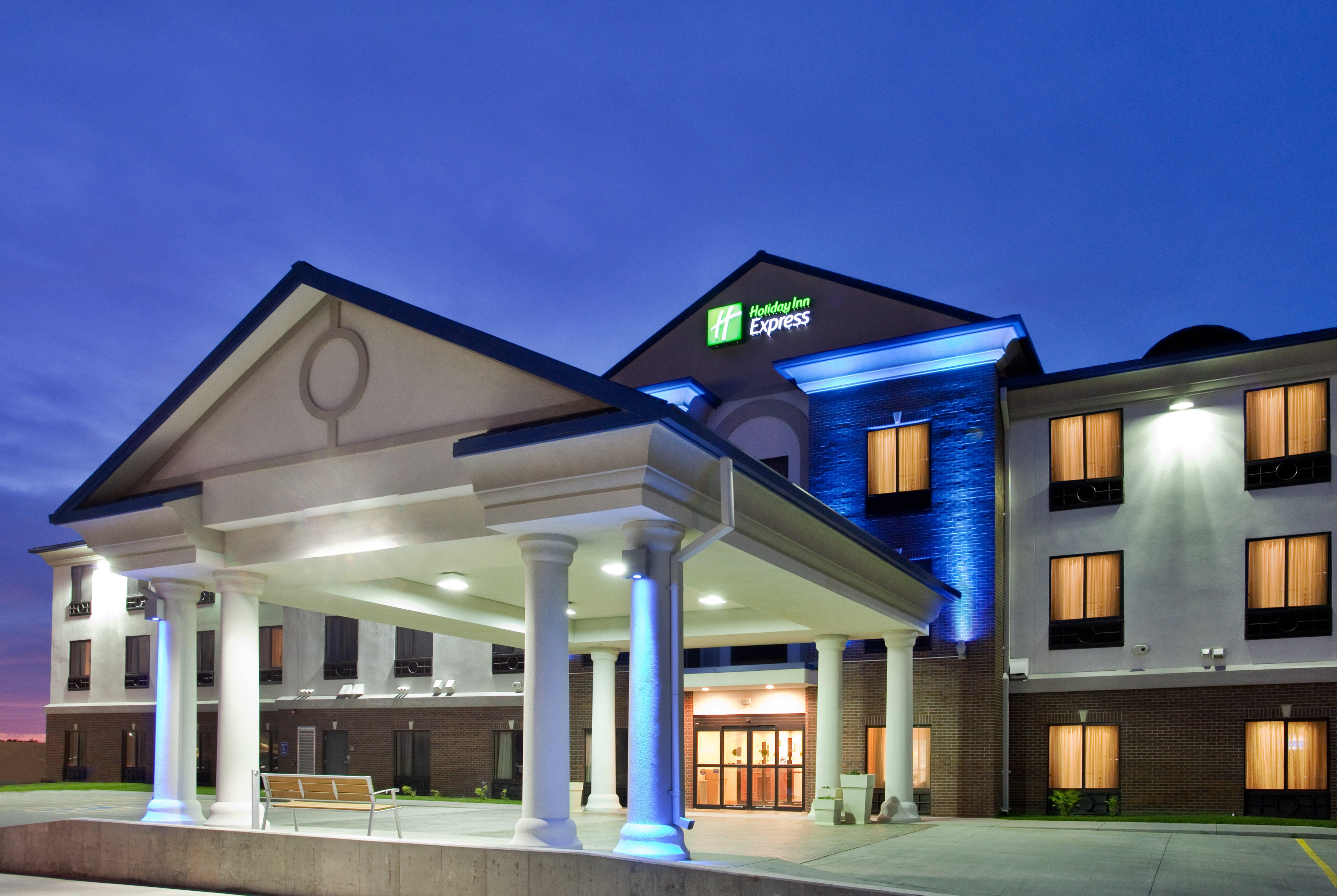 Holiday Inn Express Hotel & Suites Mcpherson By Ihg Eksteriør billede