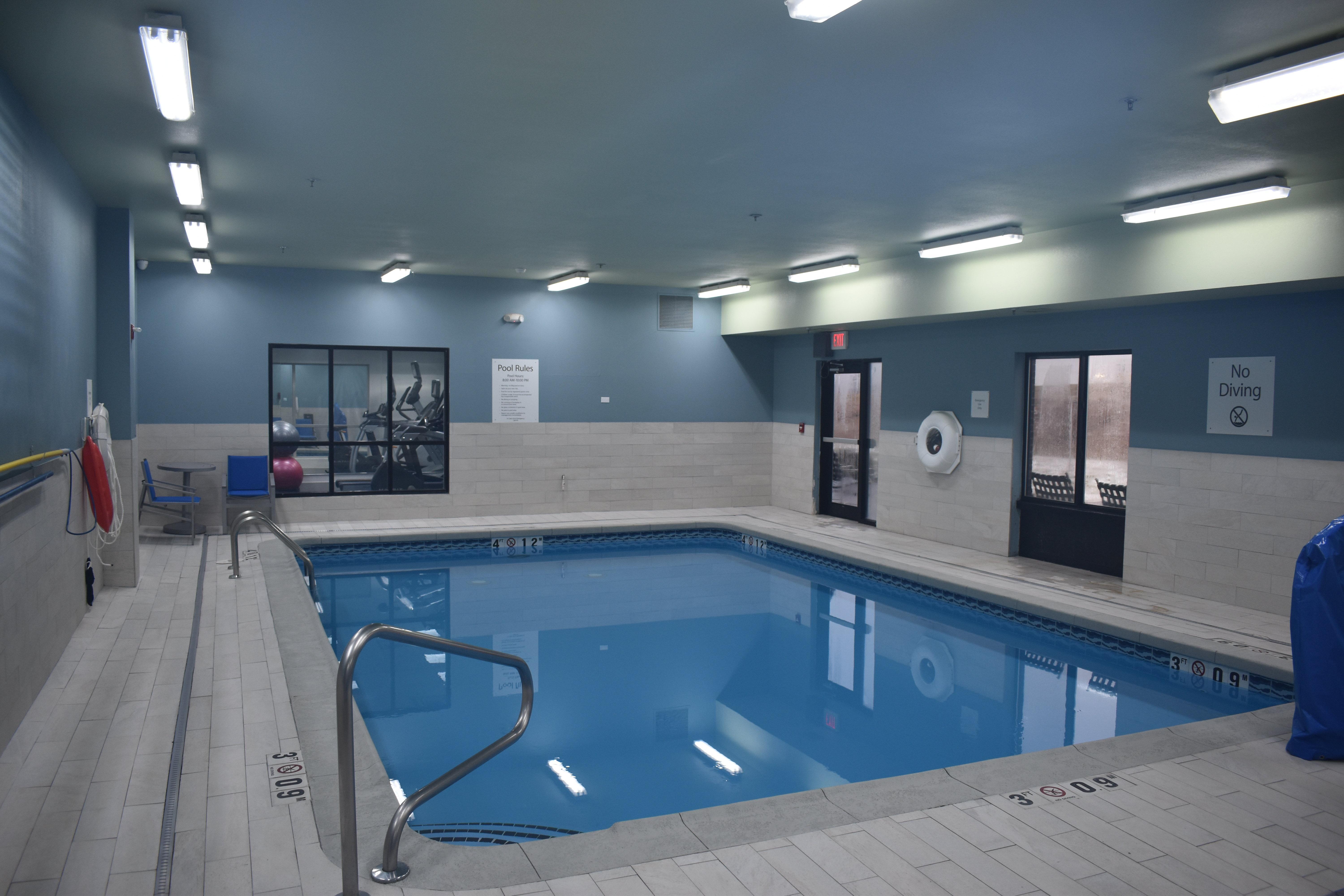 Holiday Inn Express Hotel & Suites Mcpherson By Ihg Eksteriør billede