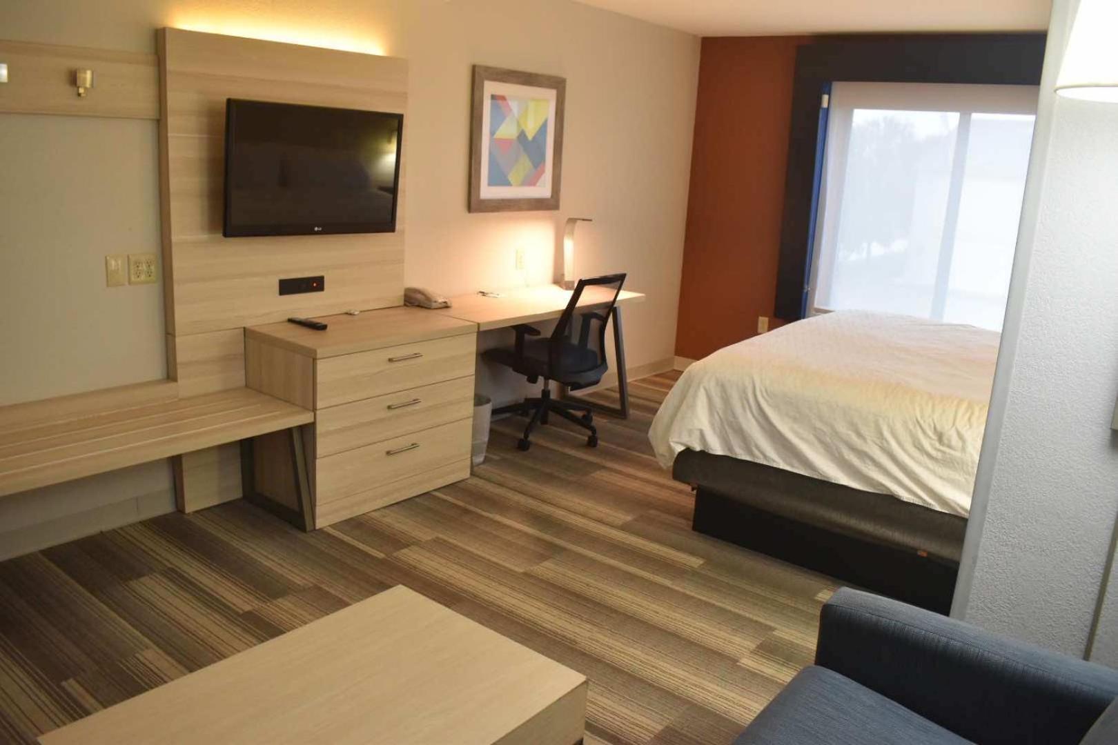 Holiday Inn Express Hotel & Suites Mcpherson By Ihg Eksteriør billede