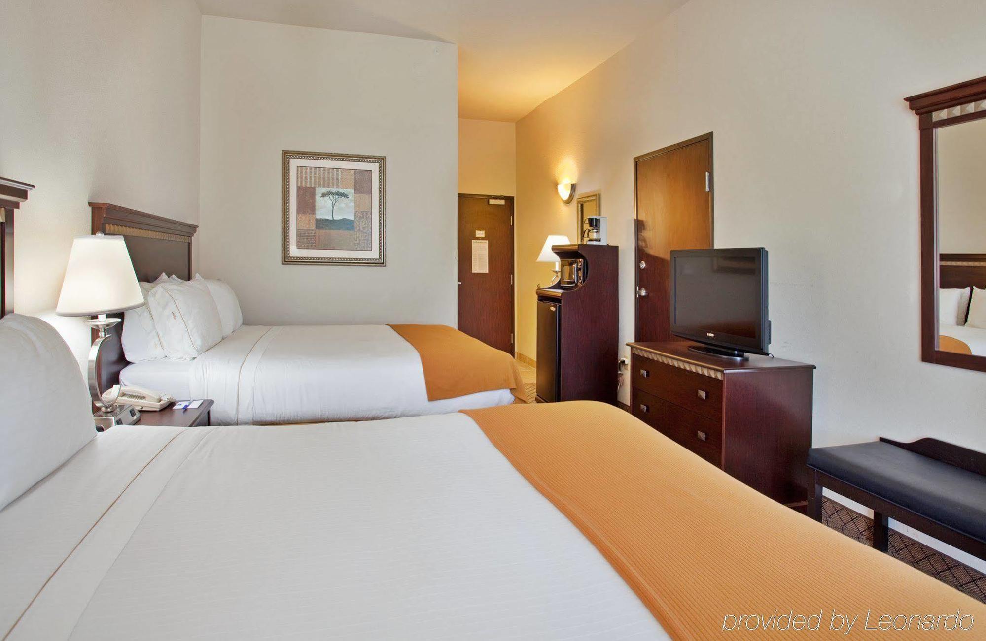 Holiday Inn Express Hotel & Suites Mcpherson By Ihg Værelse billede