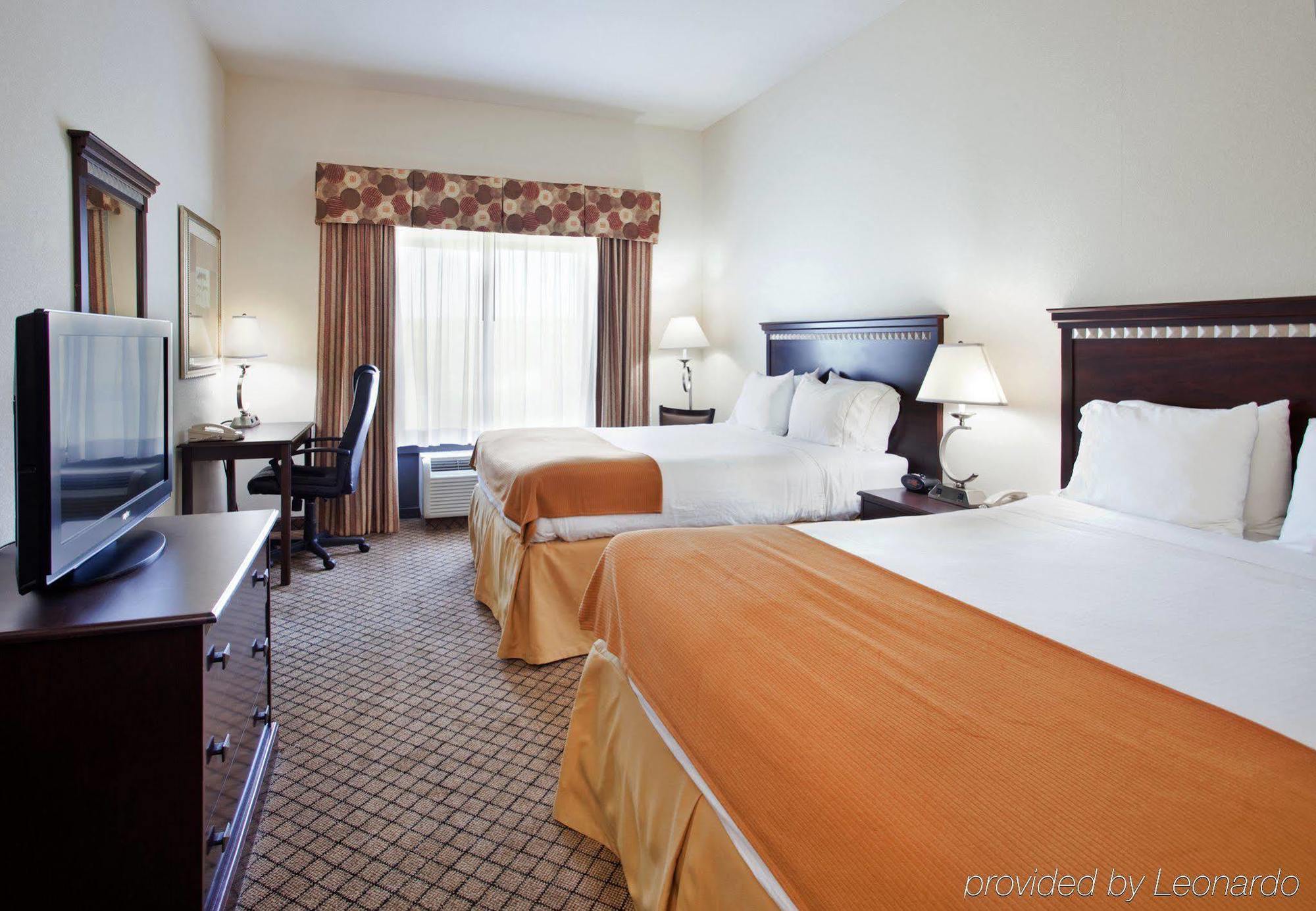 Holiday Inn Express Hotel & Suites Mcpherson By Ihg Eksteriør billede