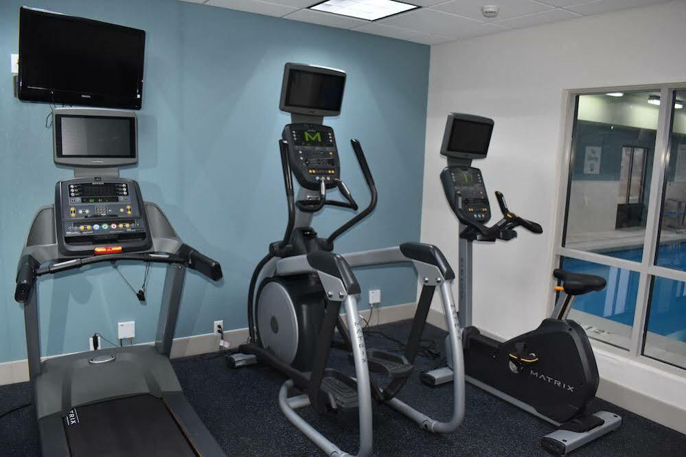 Holiday Inn Express Hotel & Suites Mcpherson By Ihg Eksteriør billede